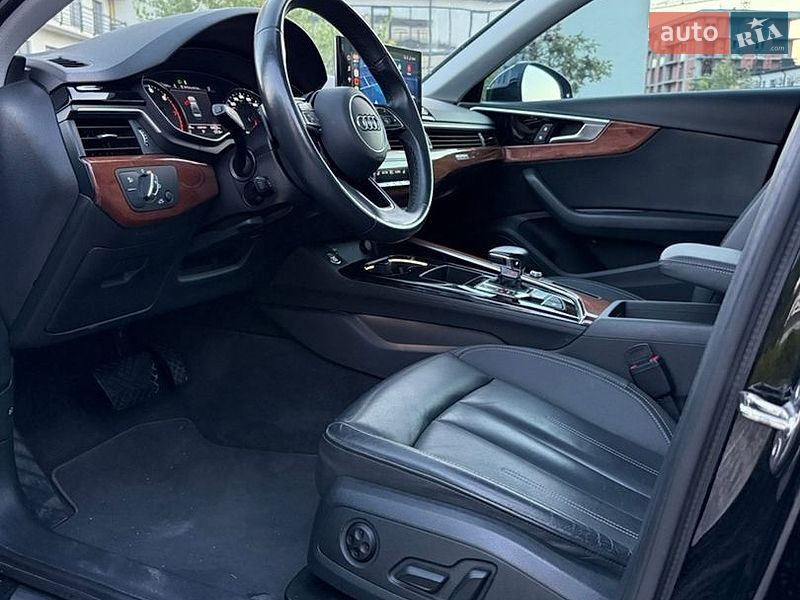 Седан Audi A4 2021 в Мукачевому