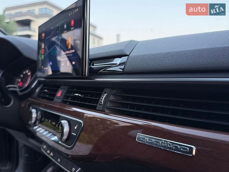 Седан Audi A4 2021 в Мукачевому
