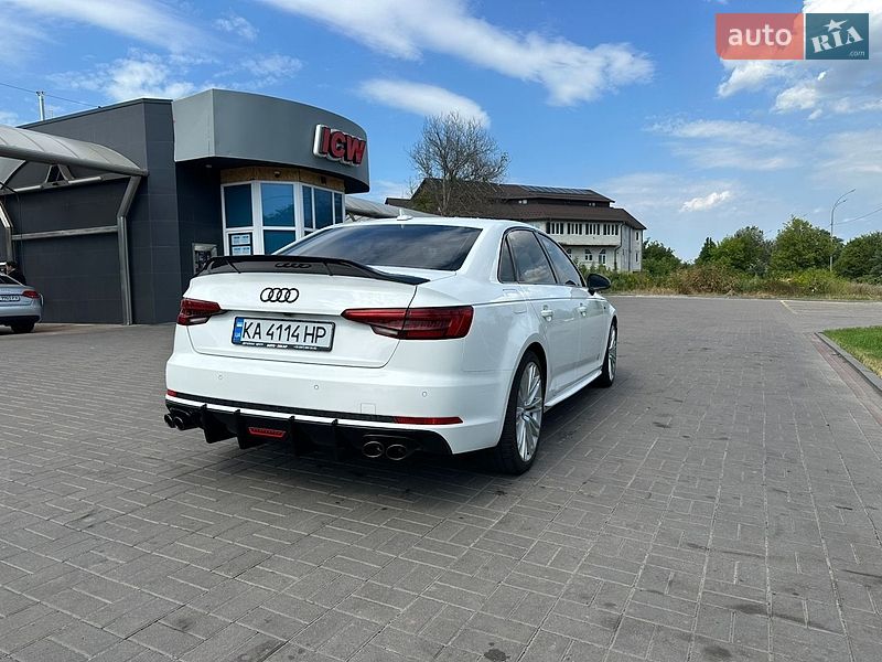 Седан Audi A4 2016 в Києві