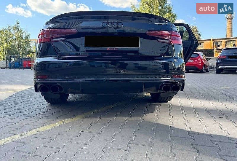 Седан Audi A4 2018 в Ивано-Франковске