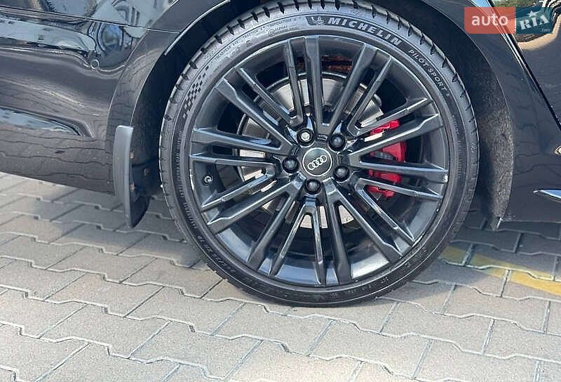 Седан Audi A4 2018 в Ивано-Франковске