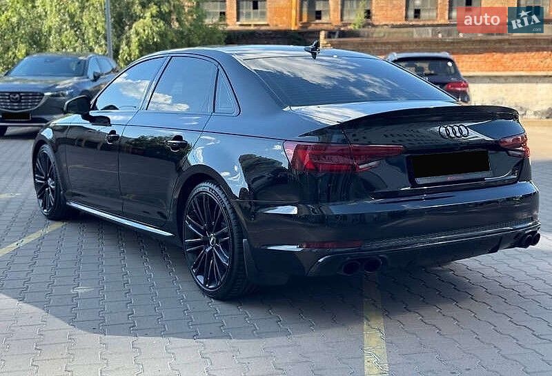 Седан Audi A4 2018 в Ивано-Франковске