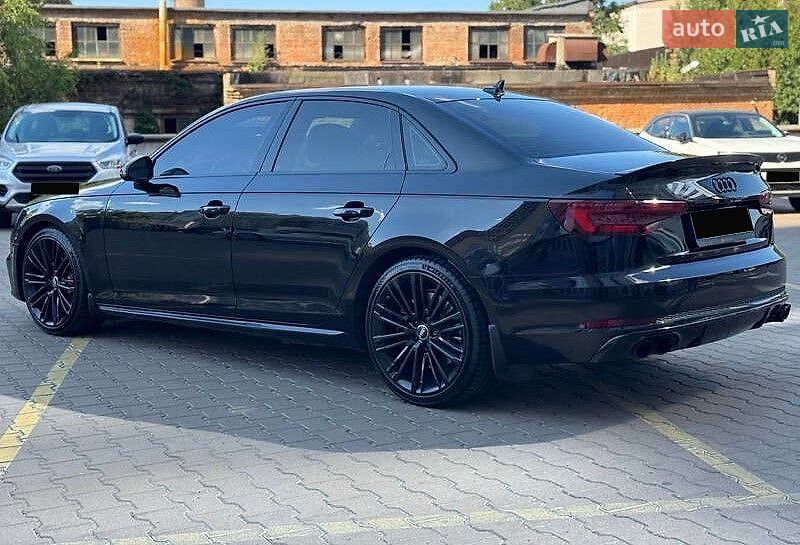 Седан Audi A4 2018 в Ивано-Франковске