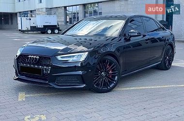 Седан Audi A4 2018 в Ивано-Франковске