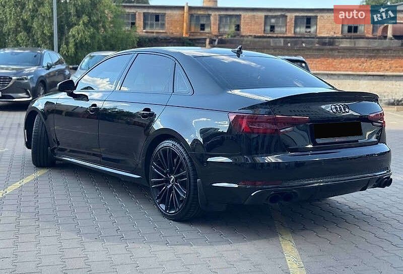 Седан Audi A4 2018 в Ивано-Франковске