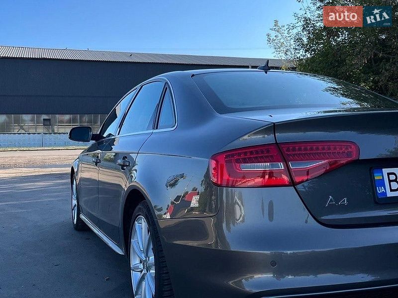 Седан Audi A4 2014 в Львові