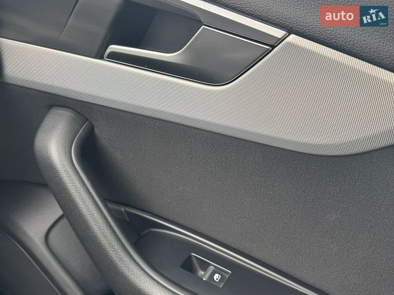 Универсал Audi A4 2018 в Гребенках