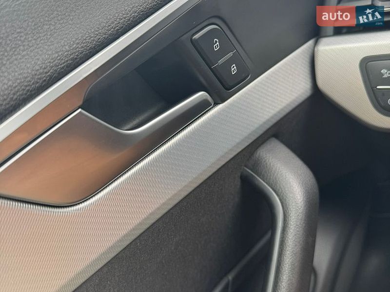 Универсал Audi A4 2018 в Гребенках