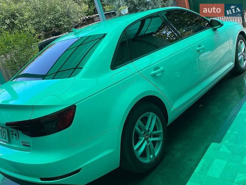 Седан Audi A4 2016 в Полтаве