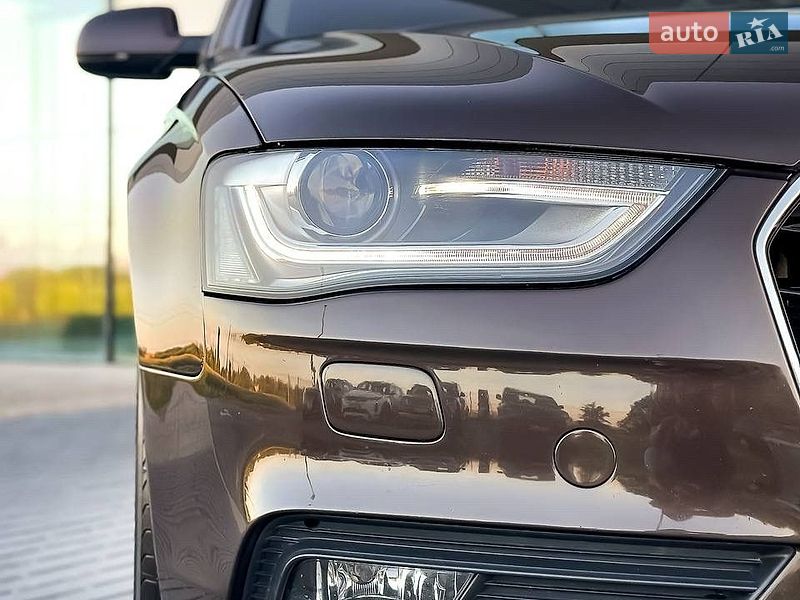 Седан Audi A4 2013 в Днепре