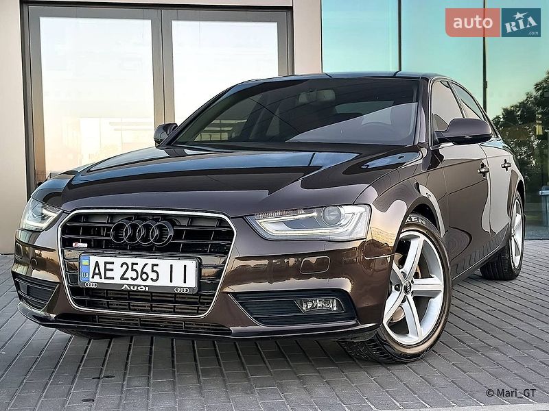 Седан Audi A4 2013 в Днепре