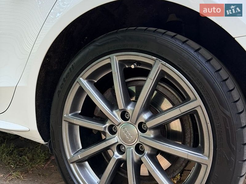 Седан Audi A4 2015 в Харкові