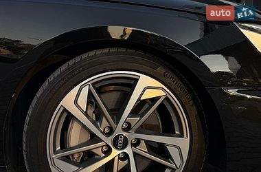 Седан Audi A4 2021 в Кам'янському