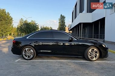 Седан Audi A4 2021 в Кам'янському