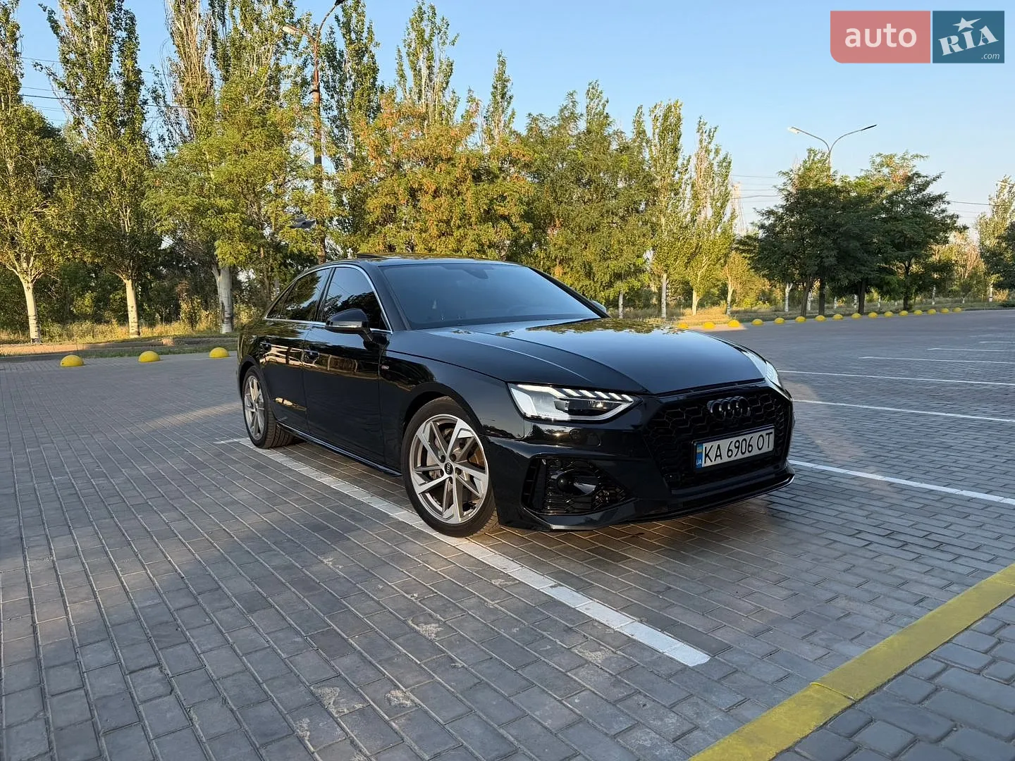 Audi A4 2018 VIN WAUENAF45JA201392 фото оголошення 3 з 21