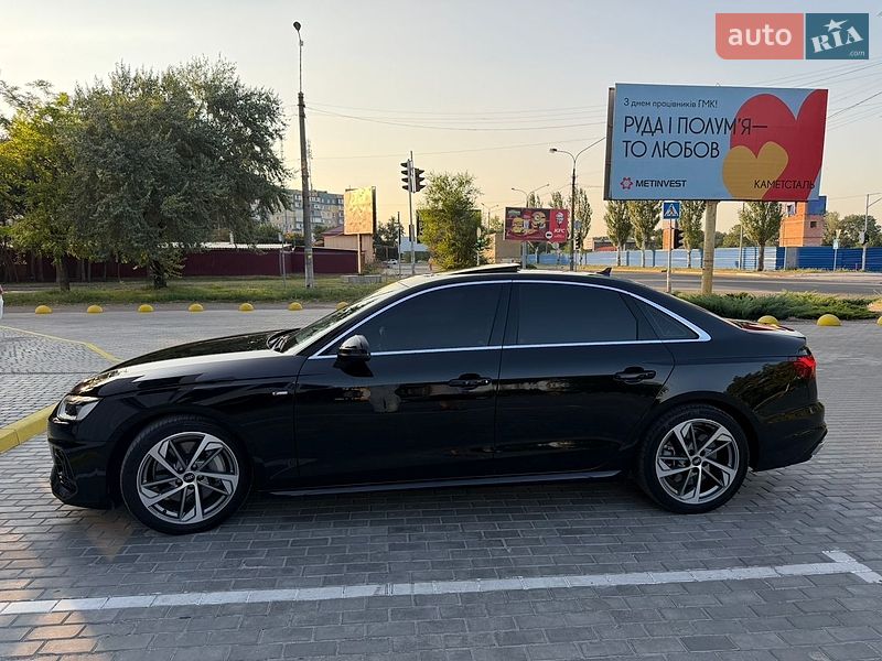 Седан Audi A4 2021 в Кам'янському