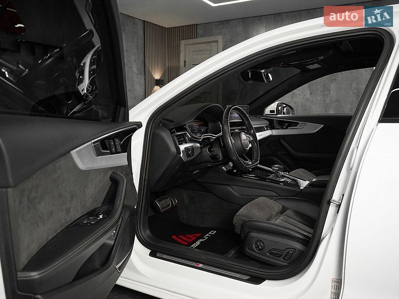 Седан Audi A4 2020 в Одесі