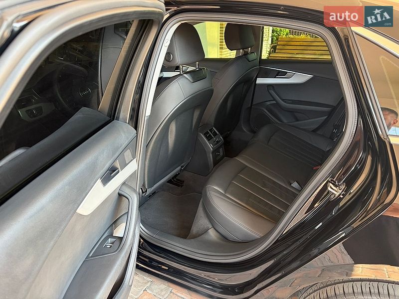 Седан Audi A4 2022 в Борисполі