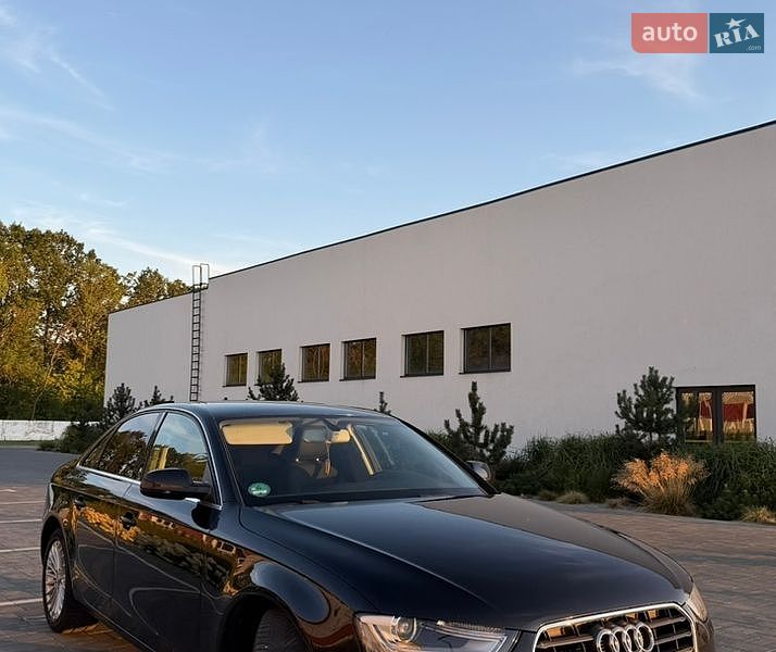 Седан Audi A4 2013 в Луцьку