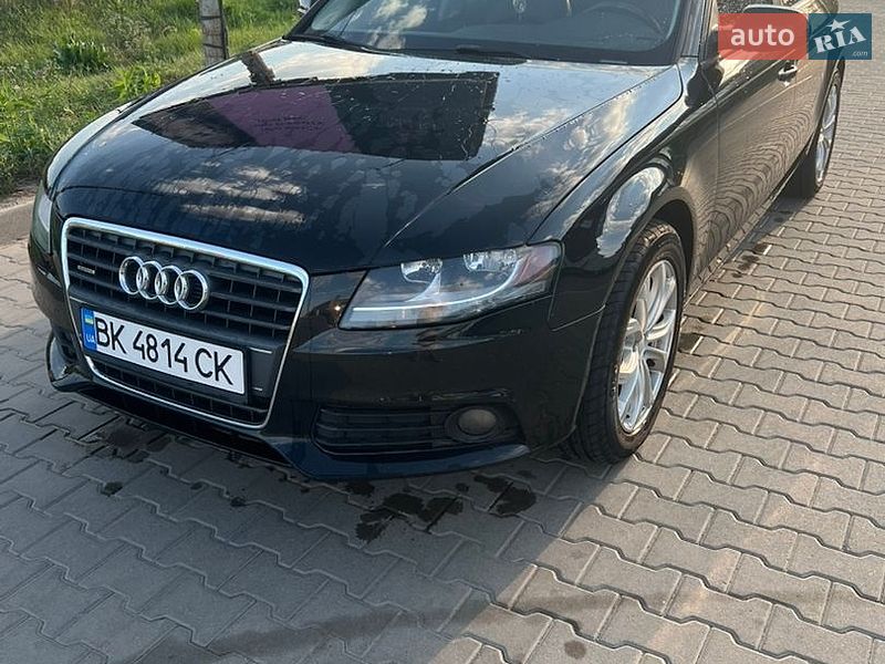 Седан Audi A4 2010 в Луцке