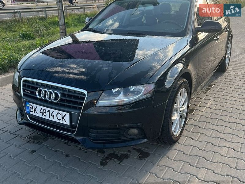 Седан Audi A4 2010 в Луцке