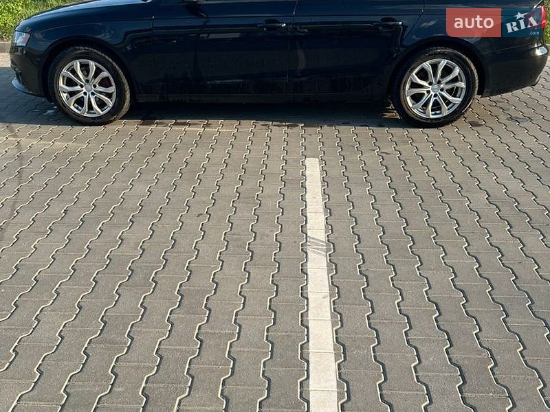 Седан Audi A4 2010 в Луцке