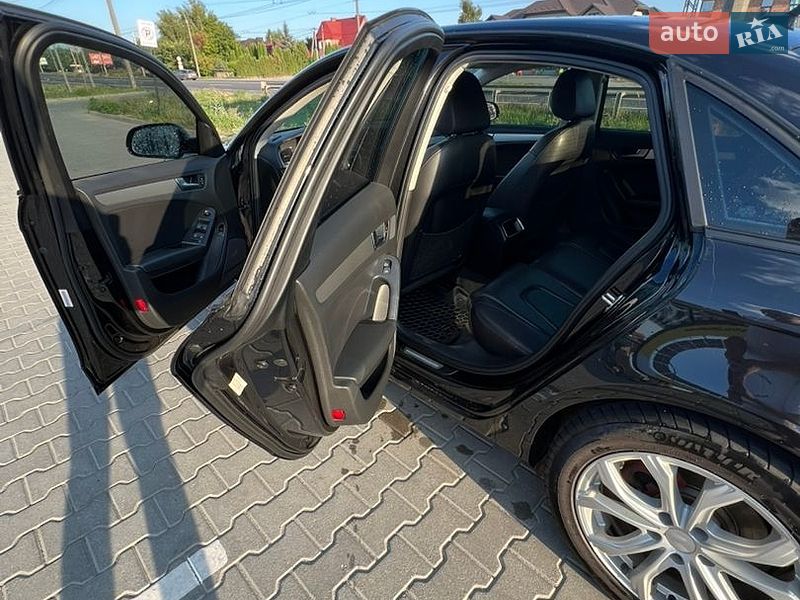 Седан Audi A4 2010 в Луцке