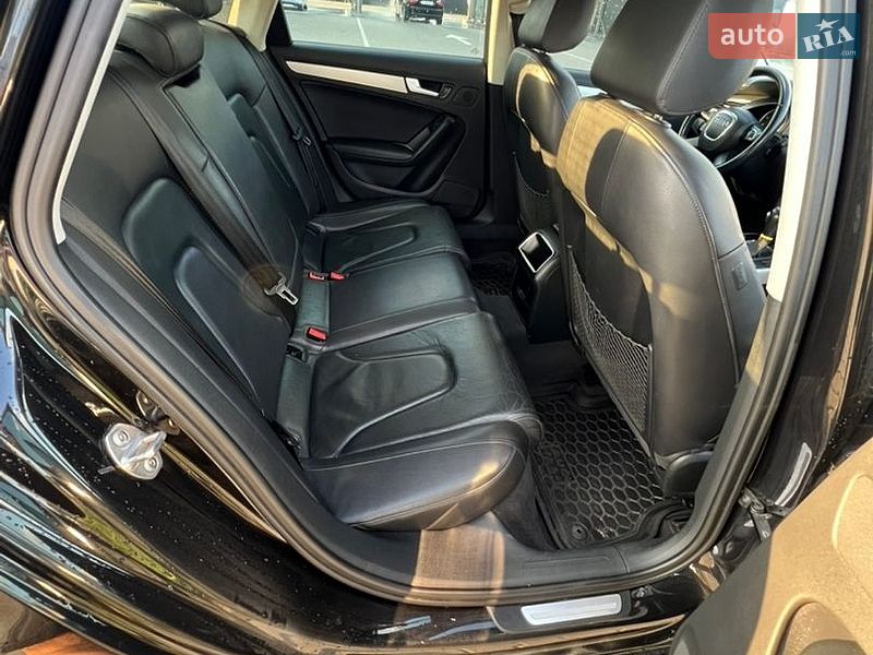 Седан Audi A4 2010 в Луцке