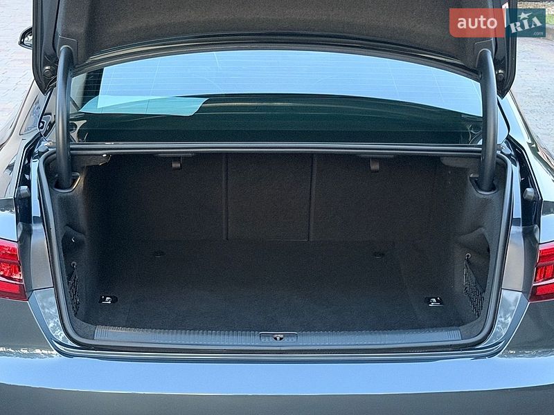 Седан Audi A4 2017 в Стрию