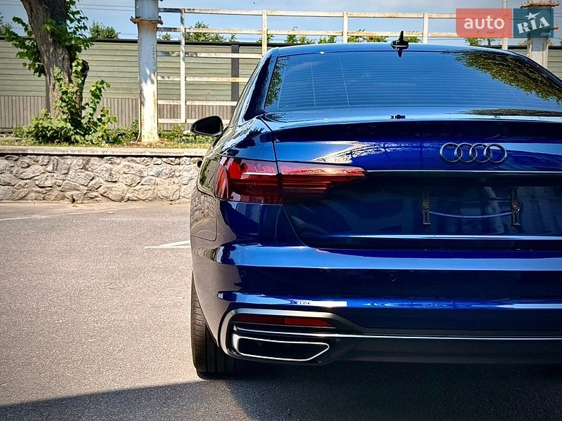 Седан Audi A4 2020 в Виннице