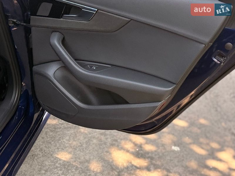 Седан Audi A4 2020 в Виннице