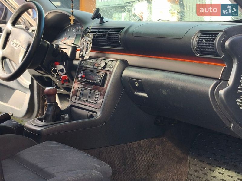 Седан Audi A4 1996 в Ірпені