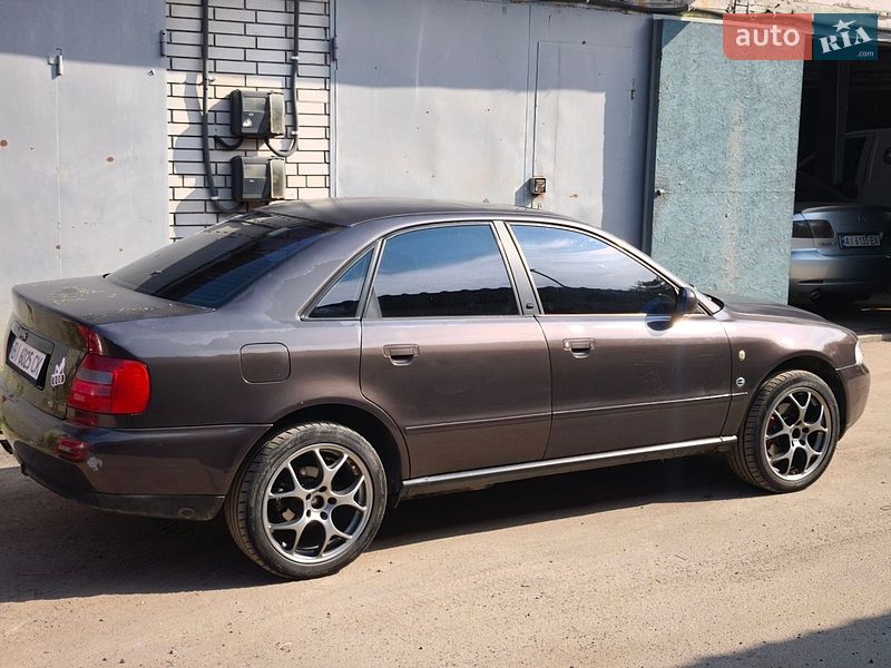 Седан Audi A4 1996 в Ірпені