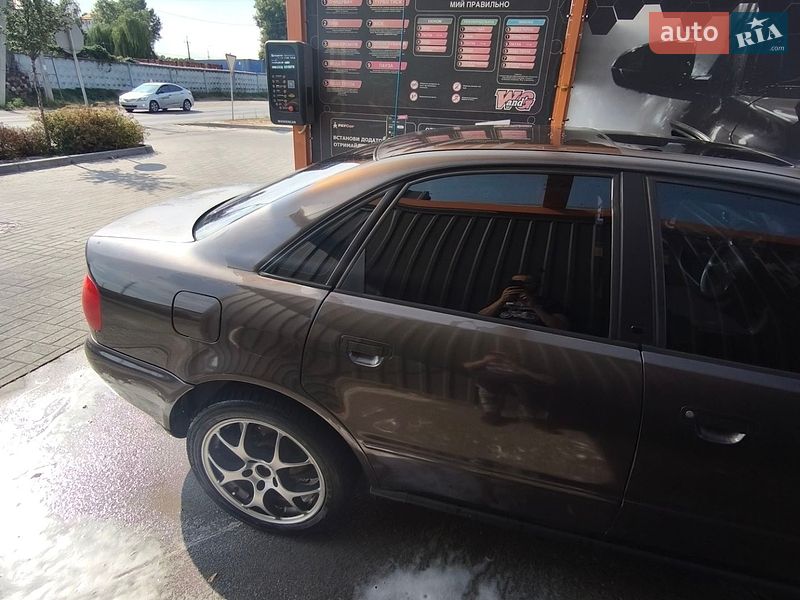 Седан Audi A4 1996 в Ірпені