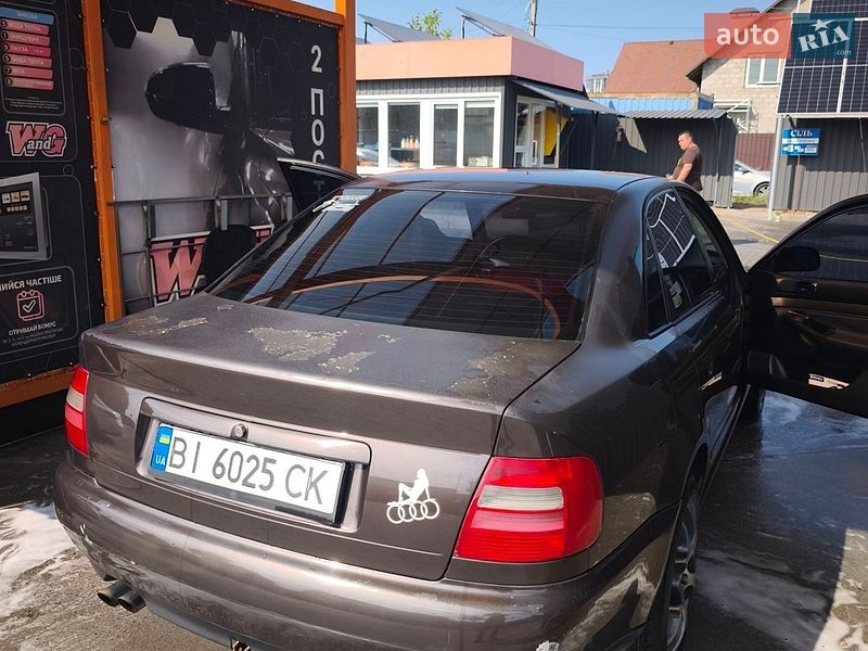 Седан Audi A4 1996 в Ірпені