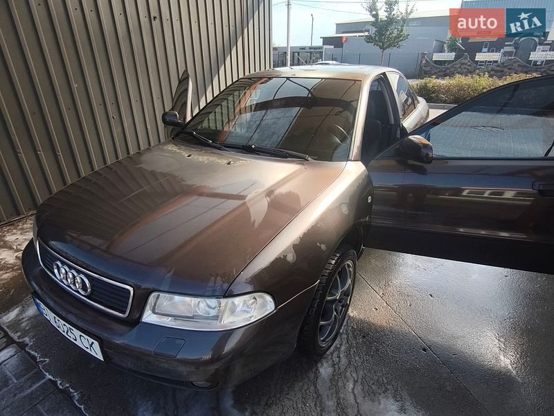 Седан Audi A4 1996 в Ірпені