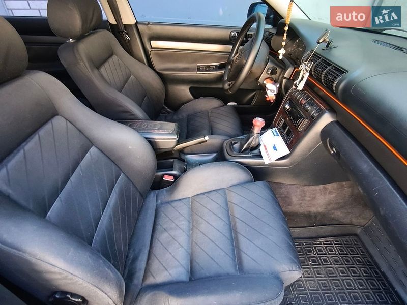 Седан Audi A4 1996 в Ірпені