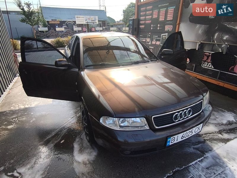 Седан Audi A4 1996 в Ірпені