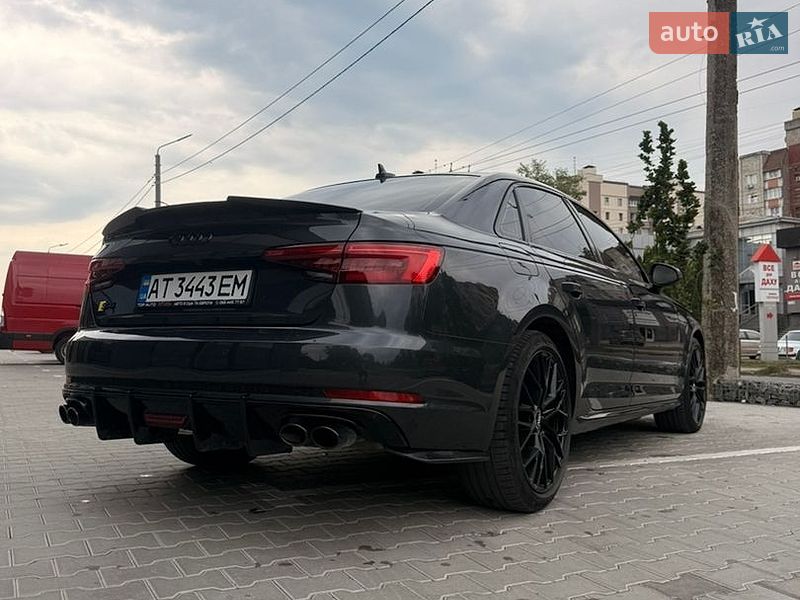 Седан Audi A4 2016 в Ивано-Франковске