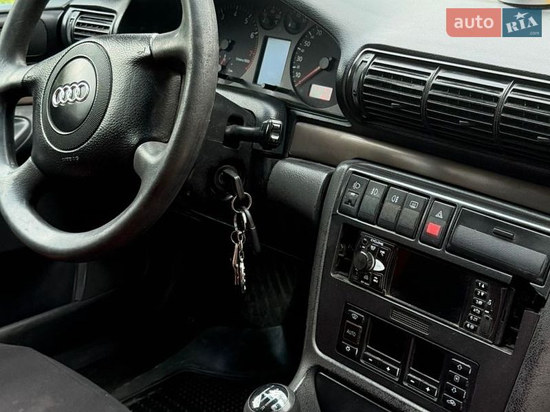 Универсал Audi A4 1998 в Верховине