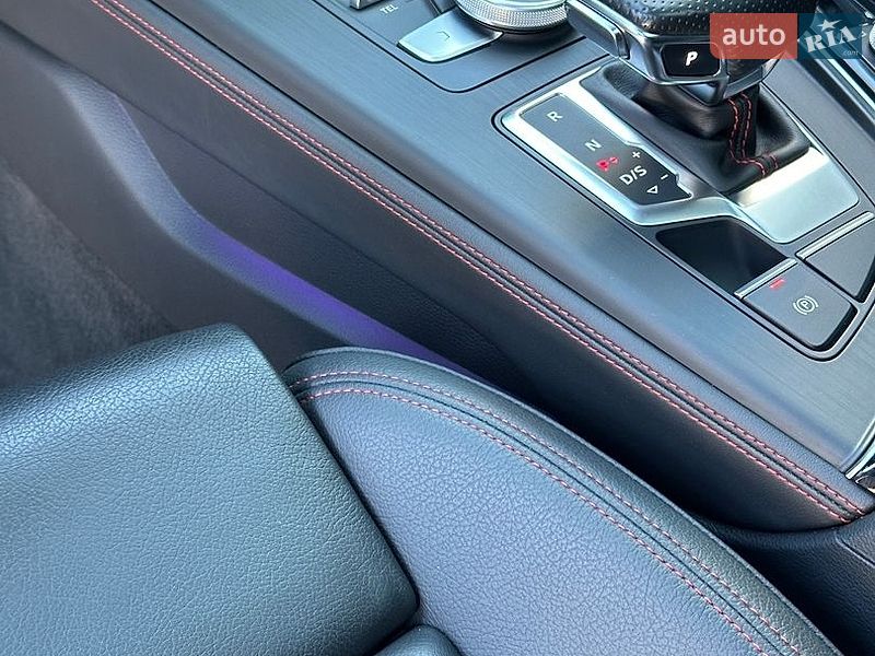 Седан Audi A4 2018 в Ровно