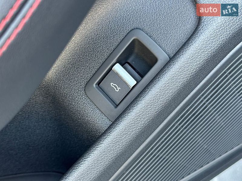 Седан Audi A4 2018 в Ровно