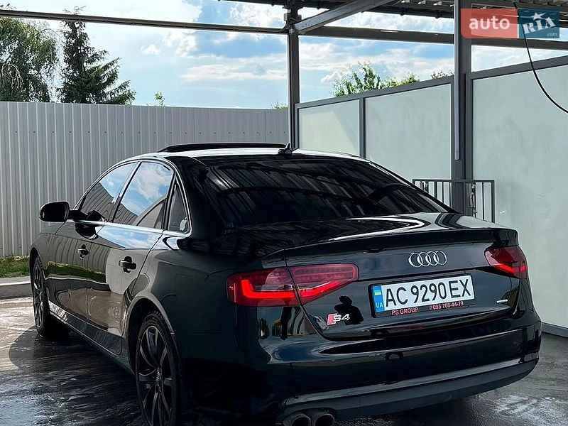Седан Audi A4 2012 в Горохові