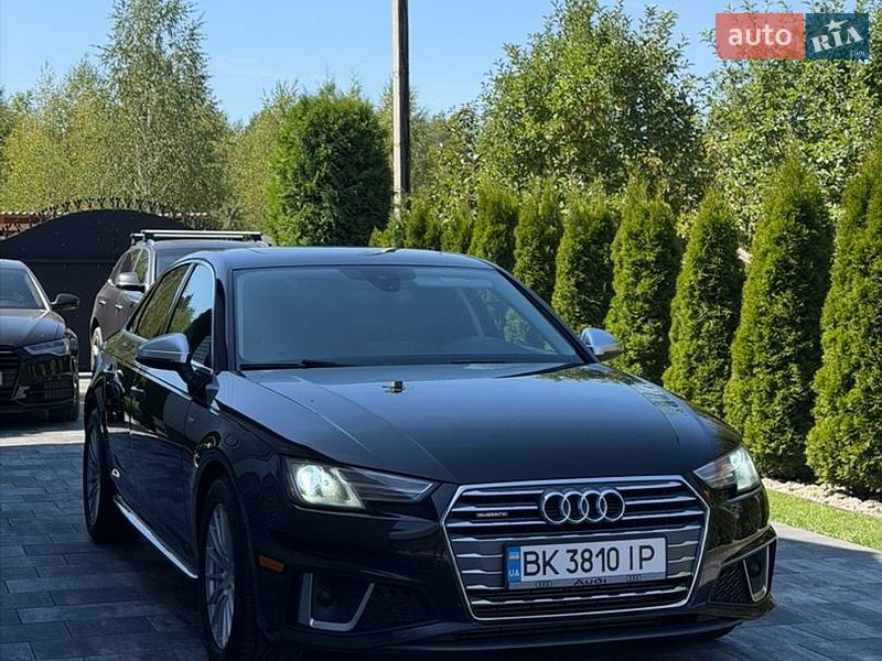 Седан Audi A4 2018 в Ровно