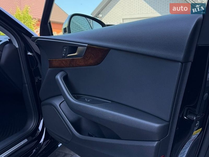 Седан Audi A4 2018 в Ровно