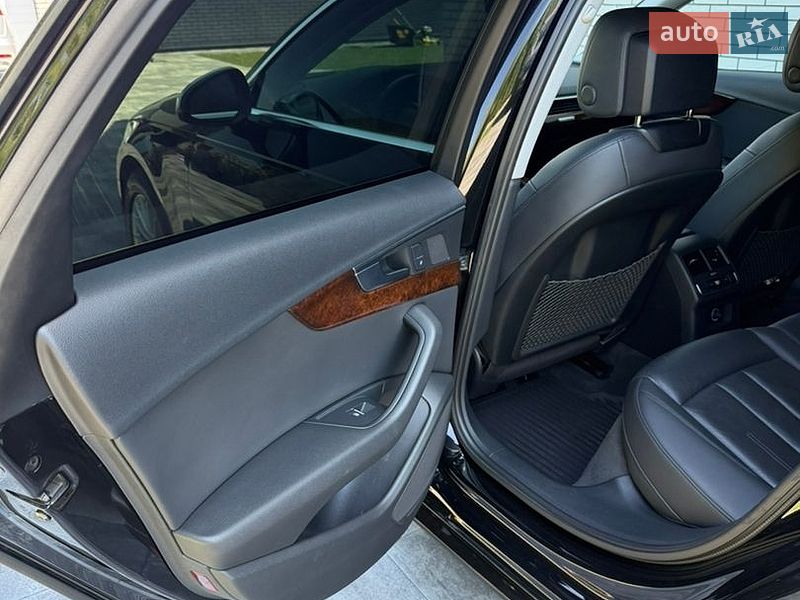 Седан Audi A4 2018 в Ровно