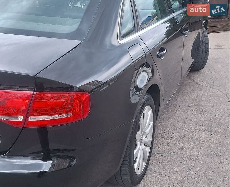 Седан Audi A4 2010 в Ровно