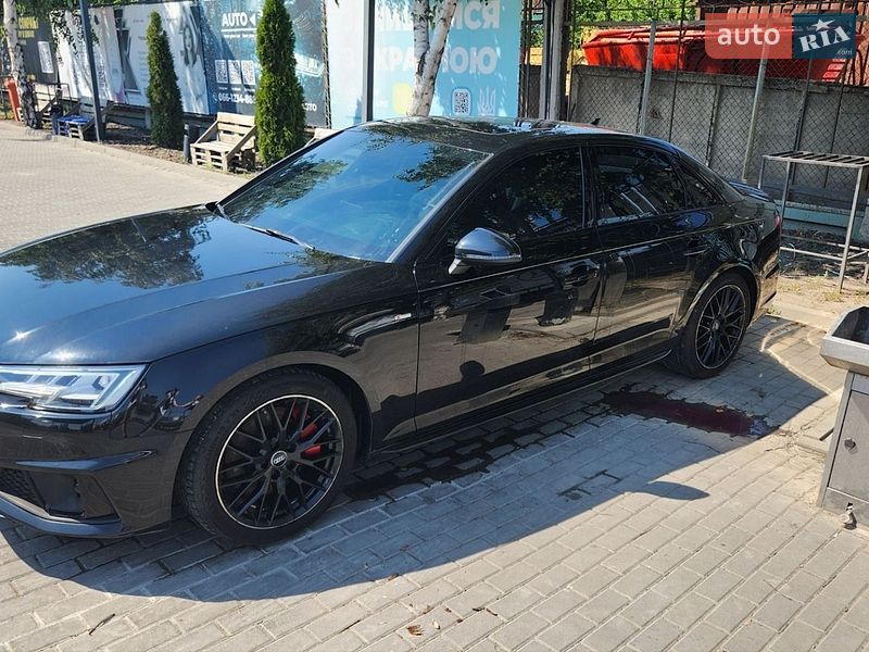 Седан Audi A4 2018 в Харкові