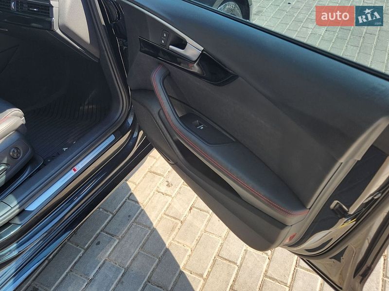 Седан Audi A4 2018 в Харкові