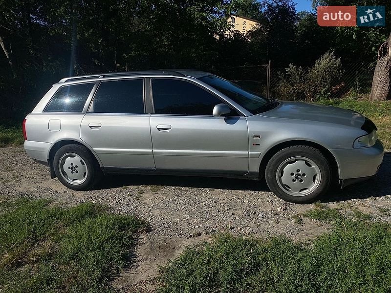 Универсал Audi A4 1998 в Звягеле